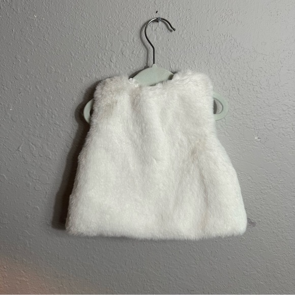 Catherine Malandrino Mini, White Fur Vest with Pink Bow, Winter Wonderland, 3-6 - Picture 5 of 6